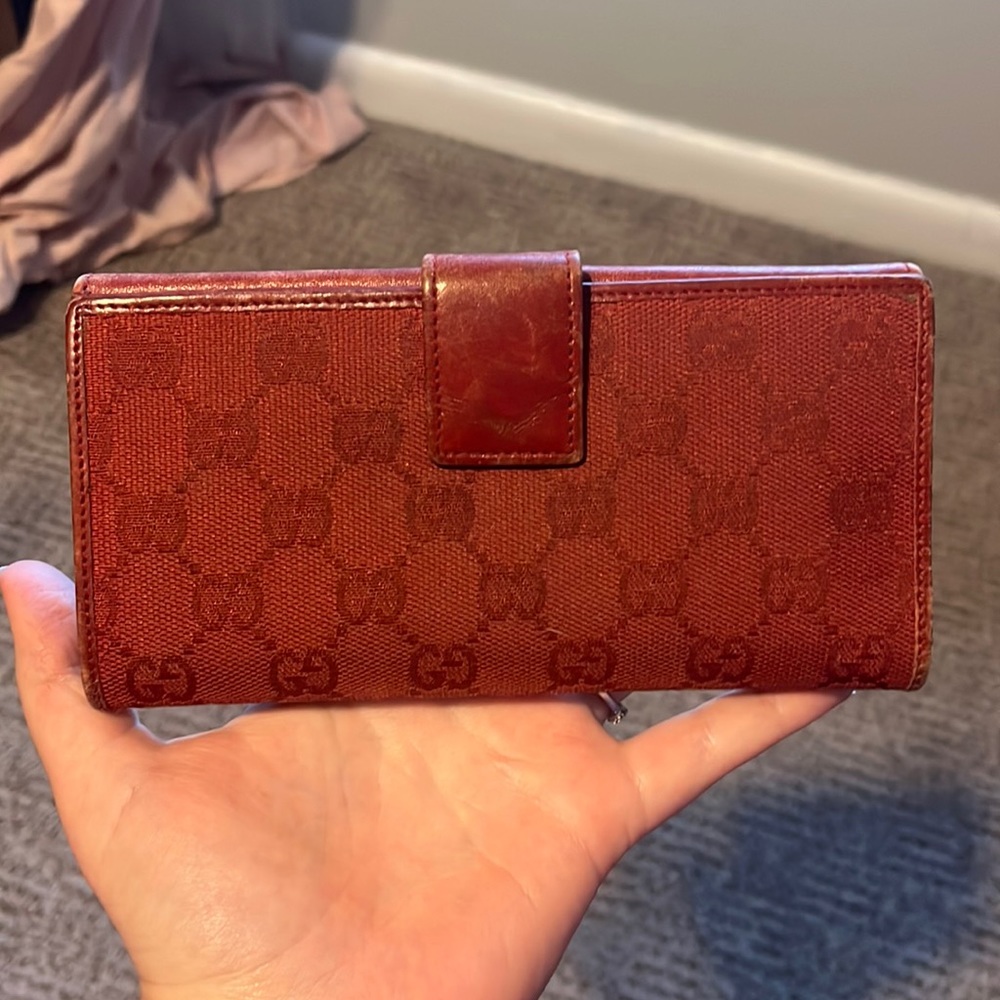 Authentic Gucci wallet